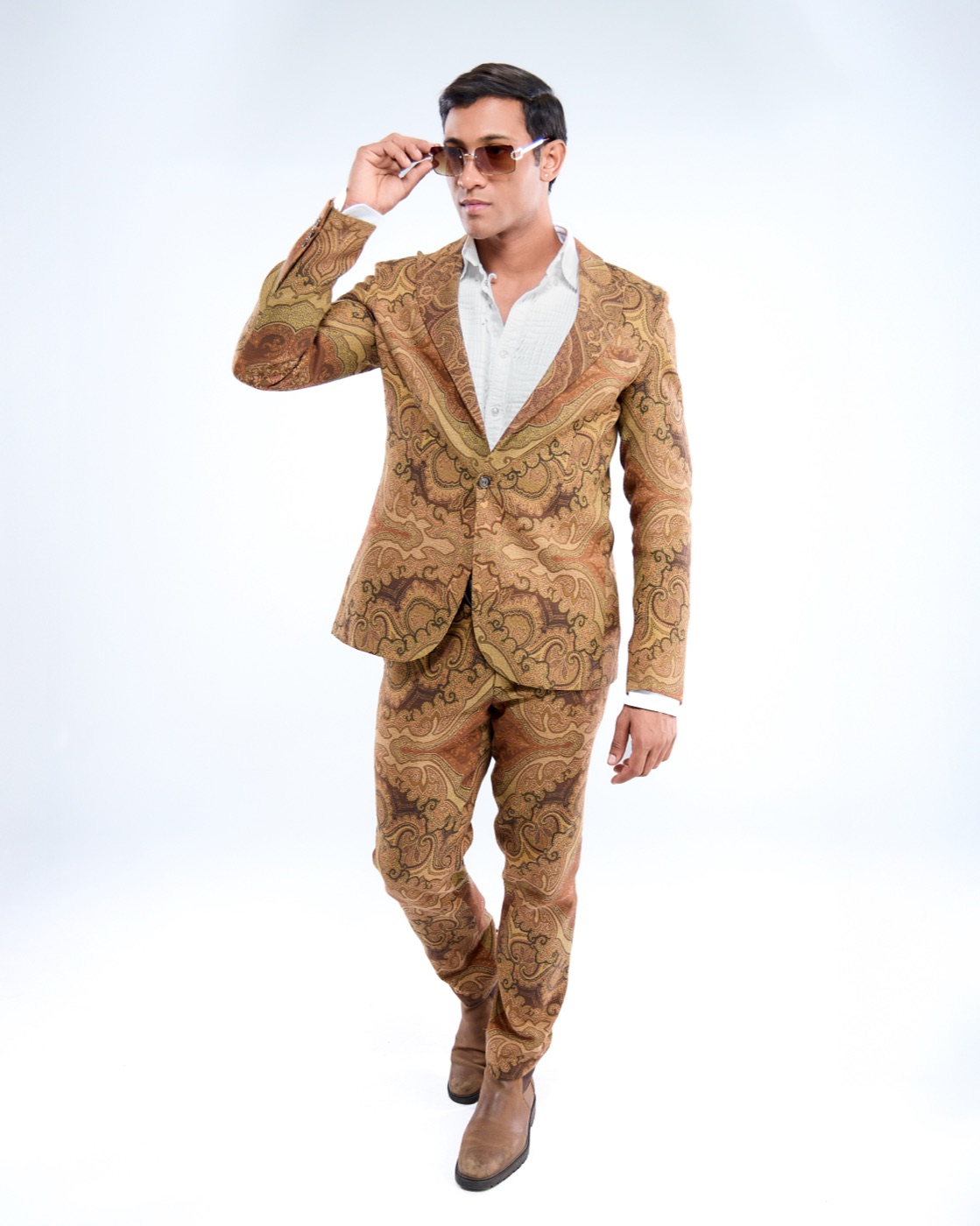Traje dorado, fotografía de Cultivana Media