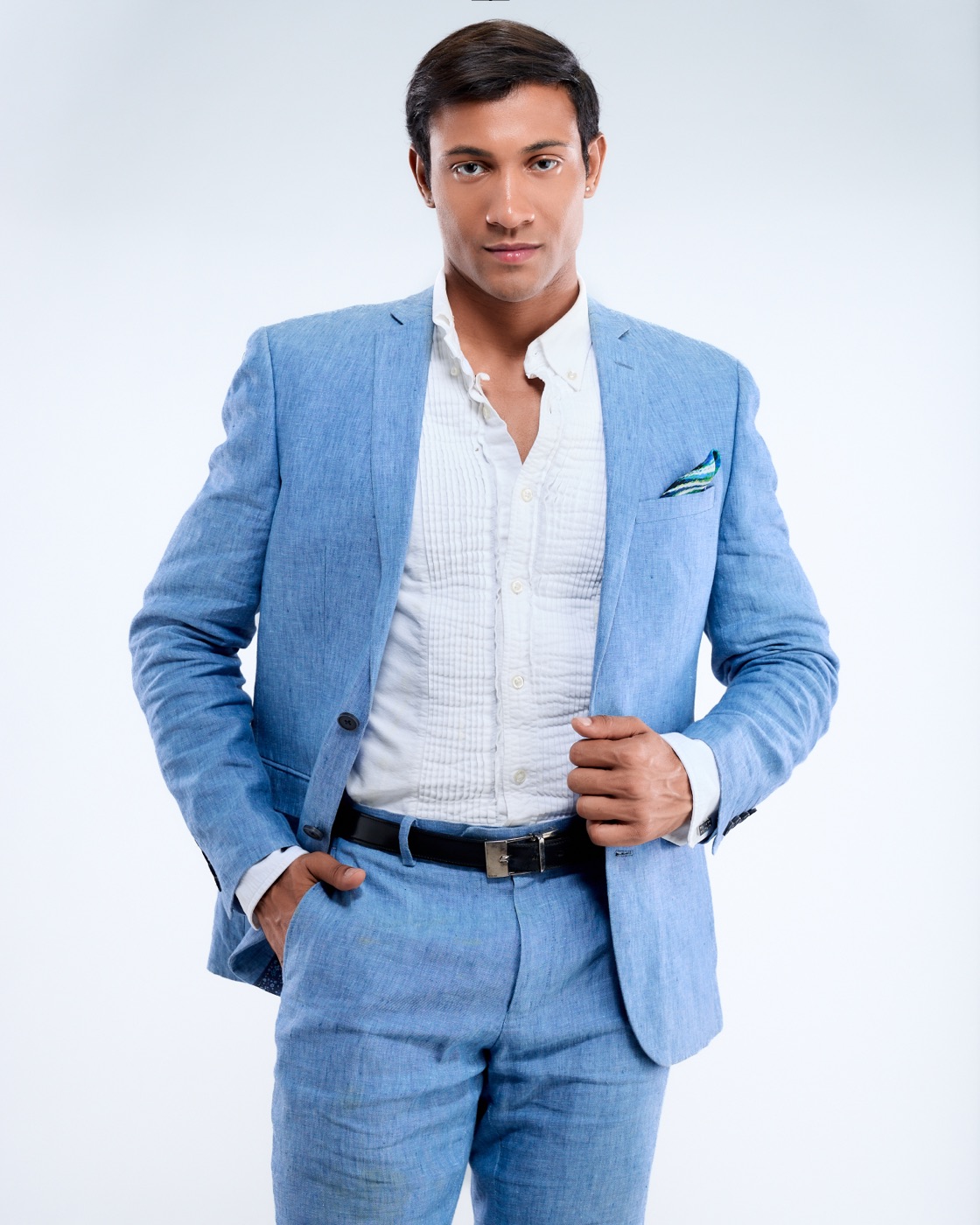 Traje azul de lino